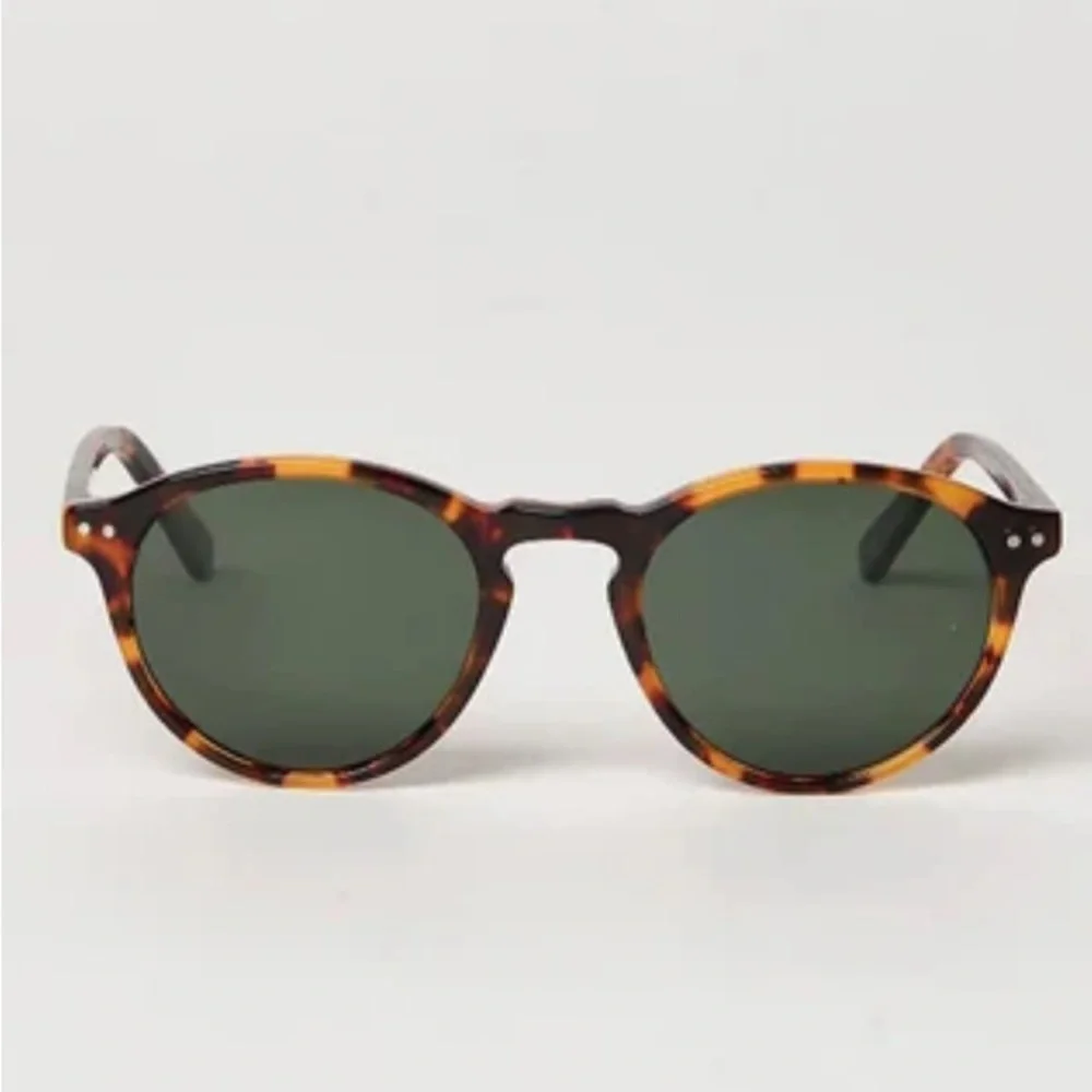 J McLaughlin Bartleby Tortoiseshell Round Women's Sunglasses with Green Lens - Picture 2 of 5